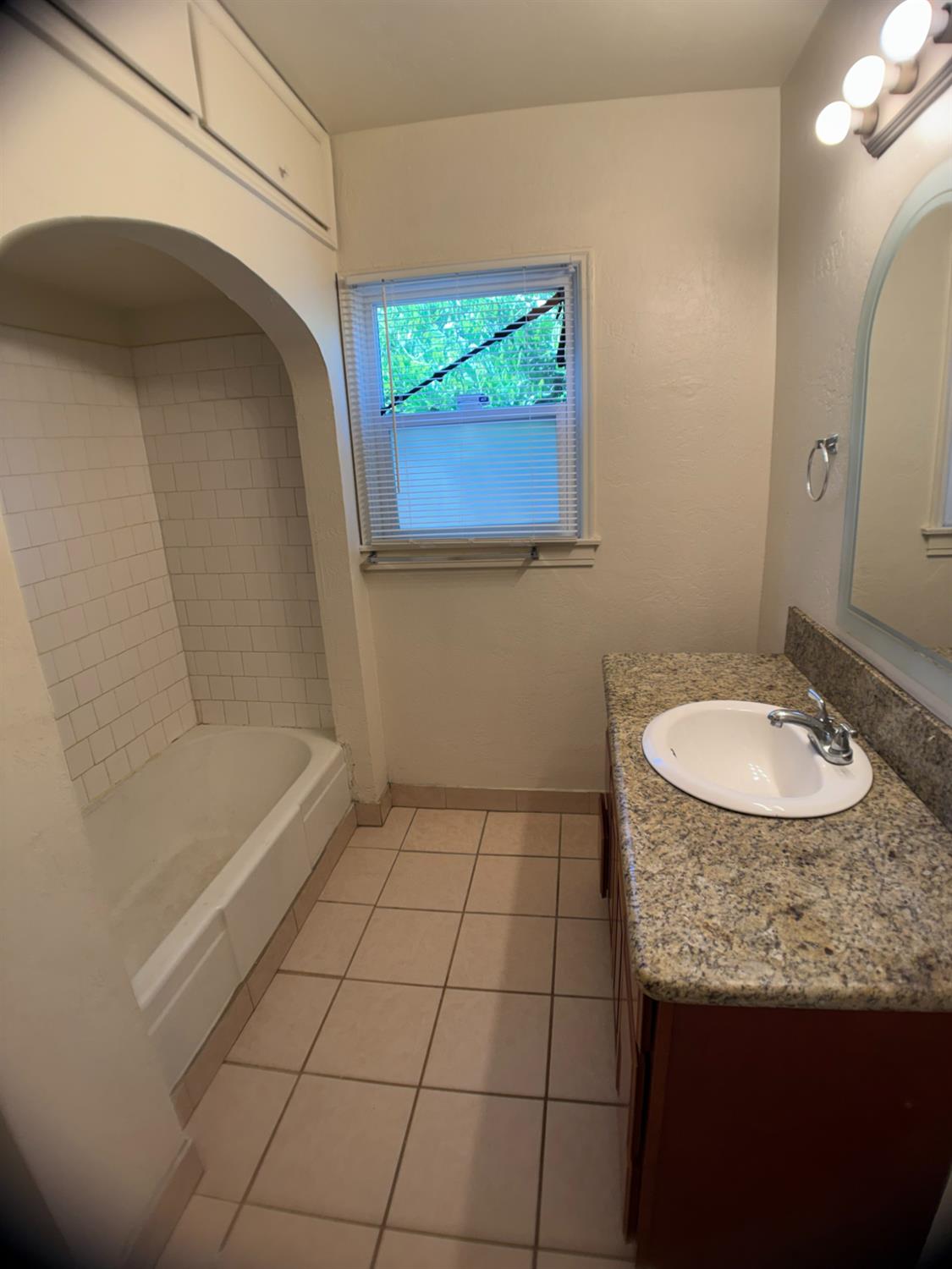 704 N Roosevelt Ave, Fresno, CA 93728