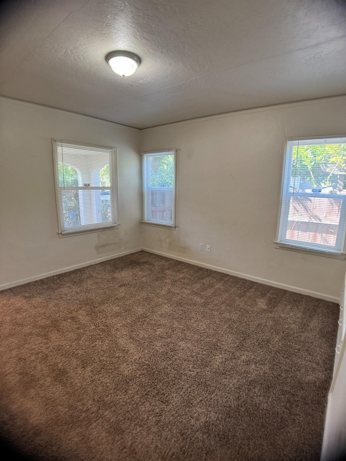 704 N Roosevelt Ave, Fresno, CA 93728