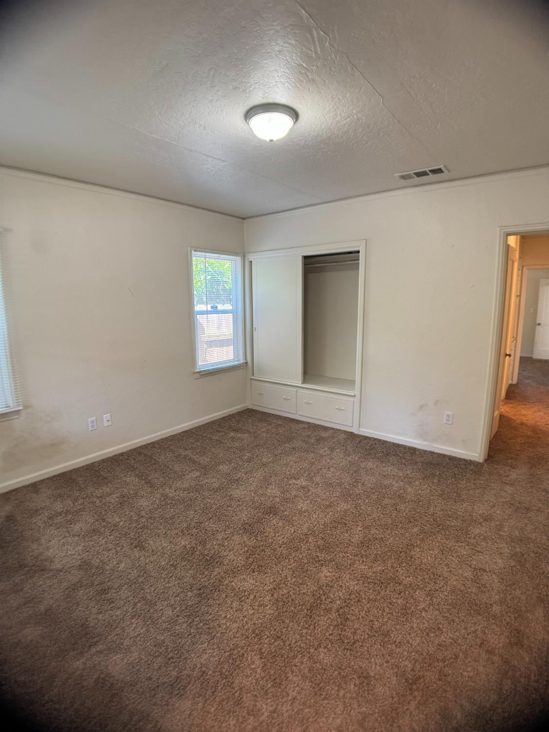 704 N Roosevelt Ave, Fresno, CA 93728
