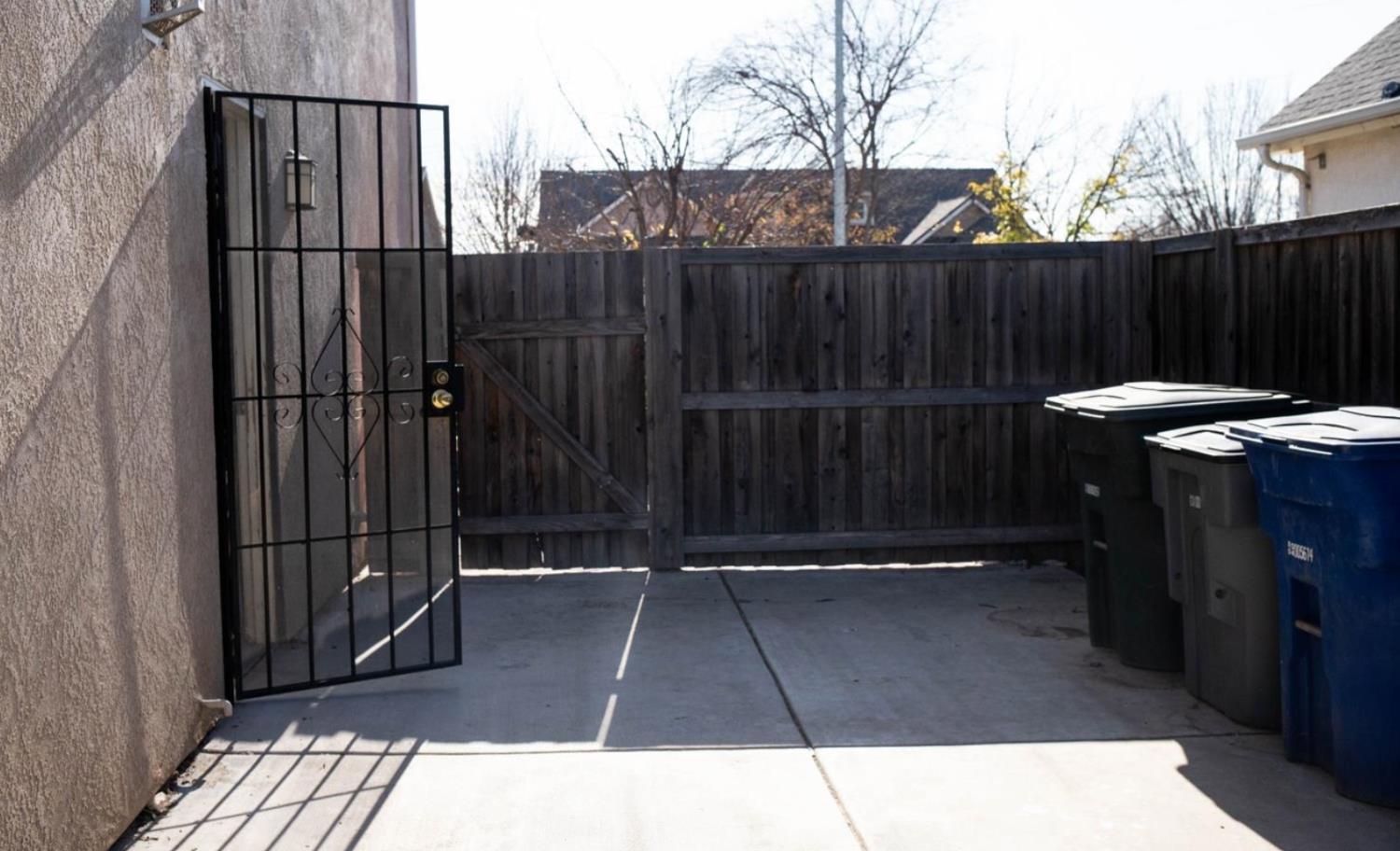 4712 W Celeste Ave, Fresno, CA 93722