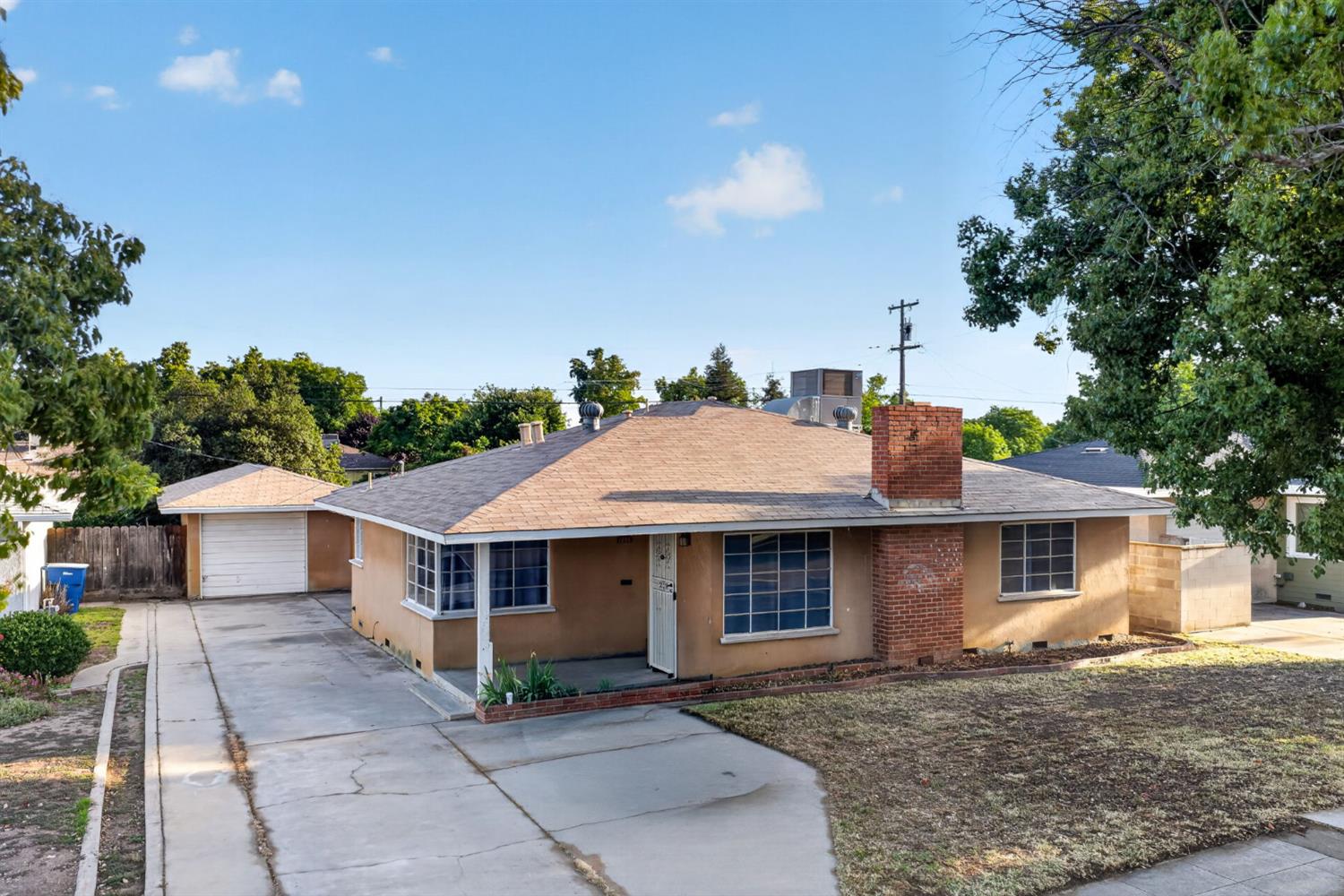 1025 W Fedora Ave, Fresno, CA 93705