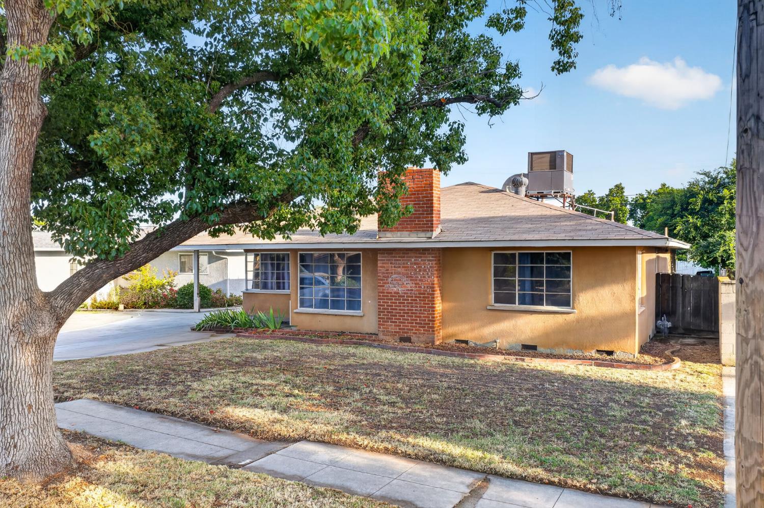 1025 W Fedora Ave, Fresno, CA 93705