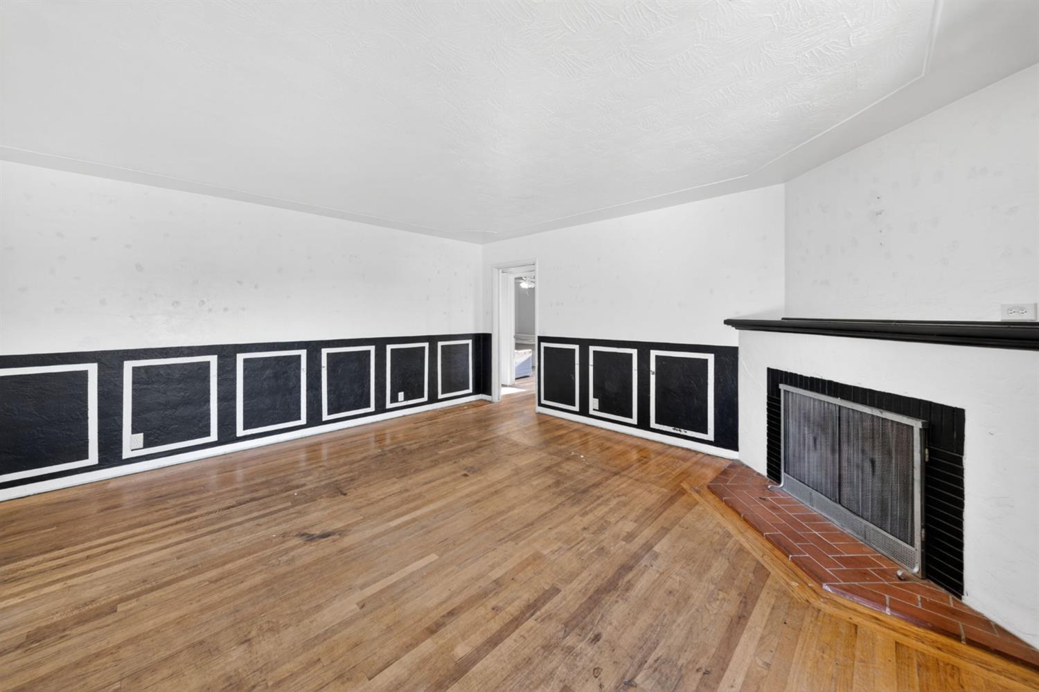 1025 W Fedora Ave, Fresno, CA 93705