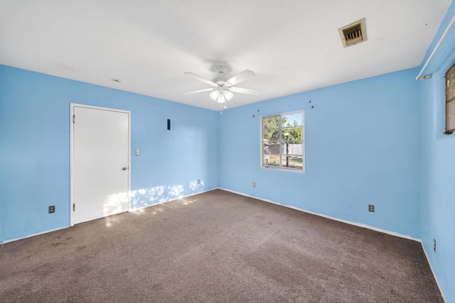 1025 W Fedora Ave, Fresno, CA 93705