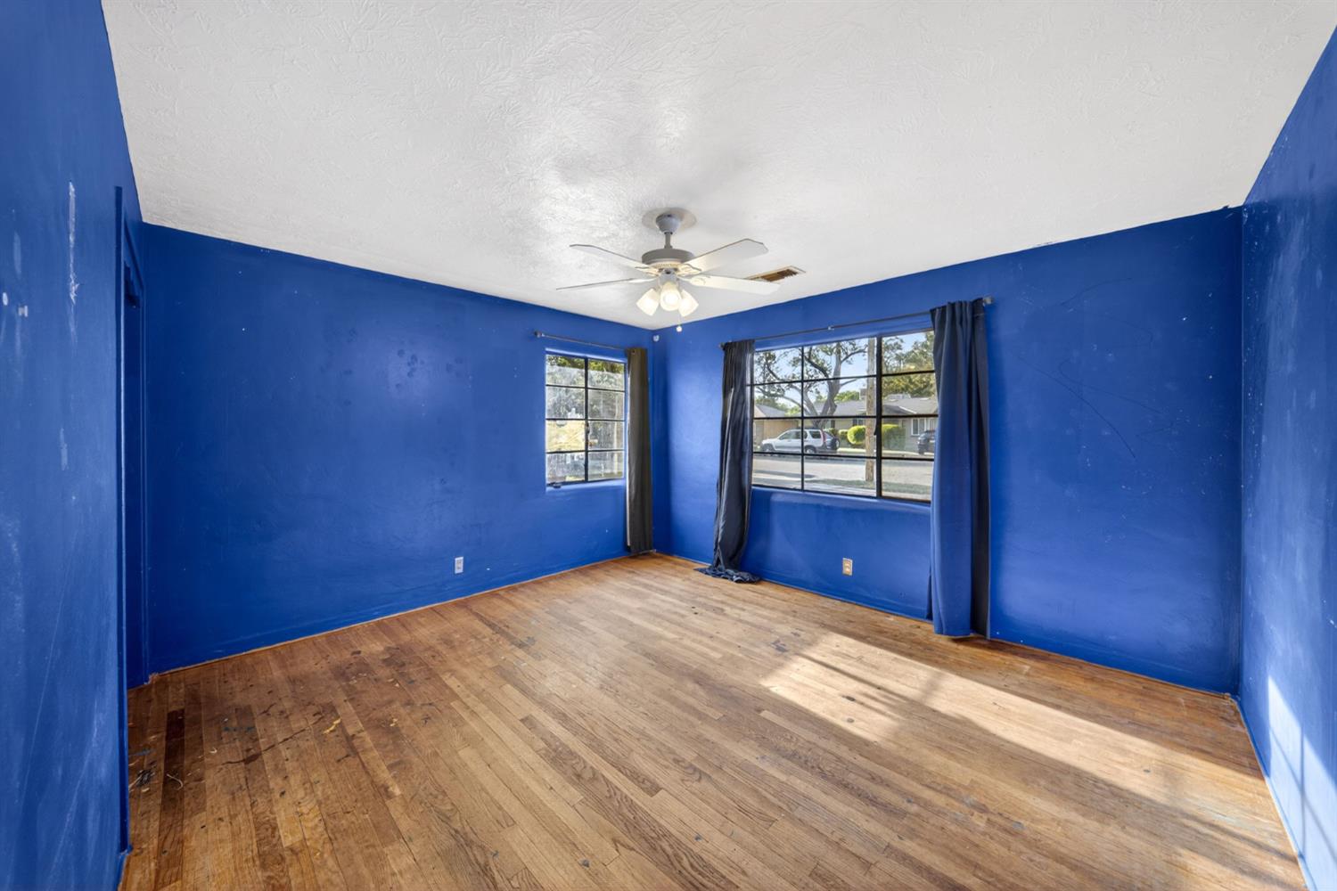 1025 W Fedora Ave, Fresno, CA 93705