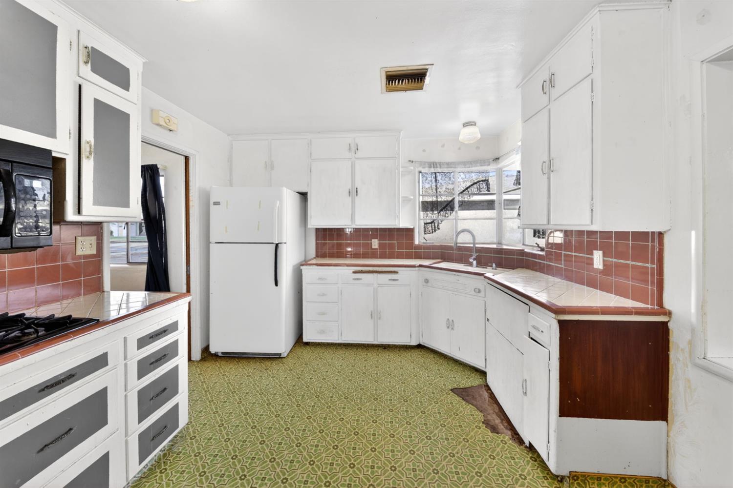 1025 W Fedora Ave, Fresno, CA 93705
