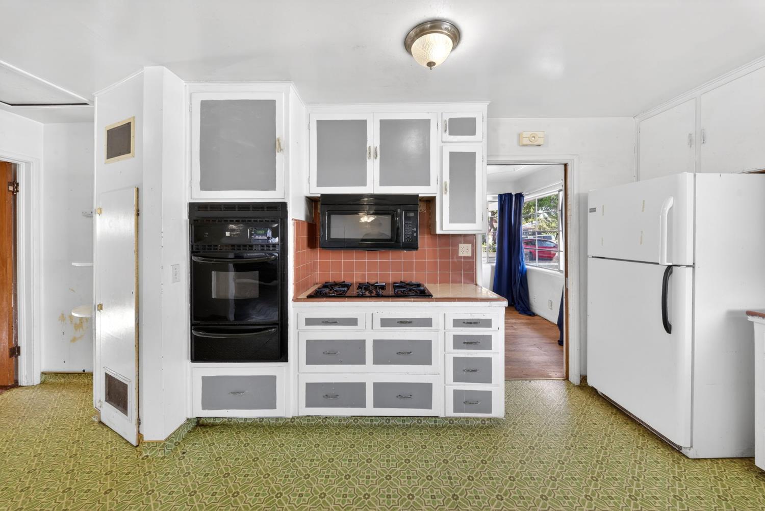 1025 W Fedora Ave, Fresno, CA 93705