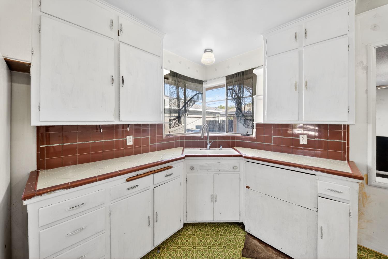 1025 W Fedora Ave, Fresno, CA 93705