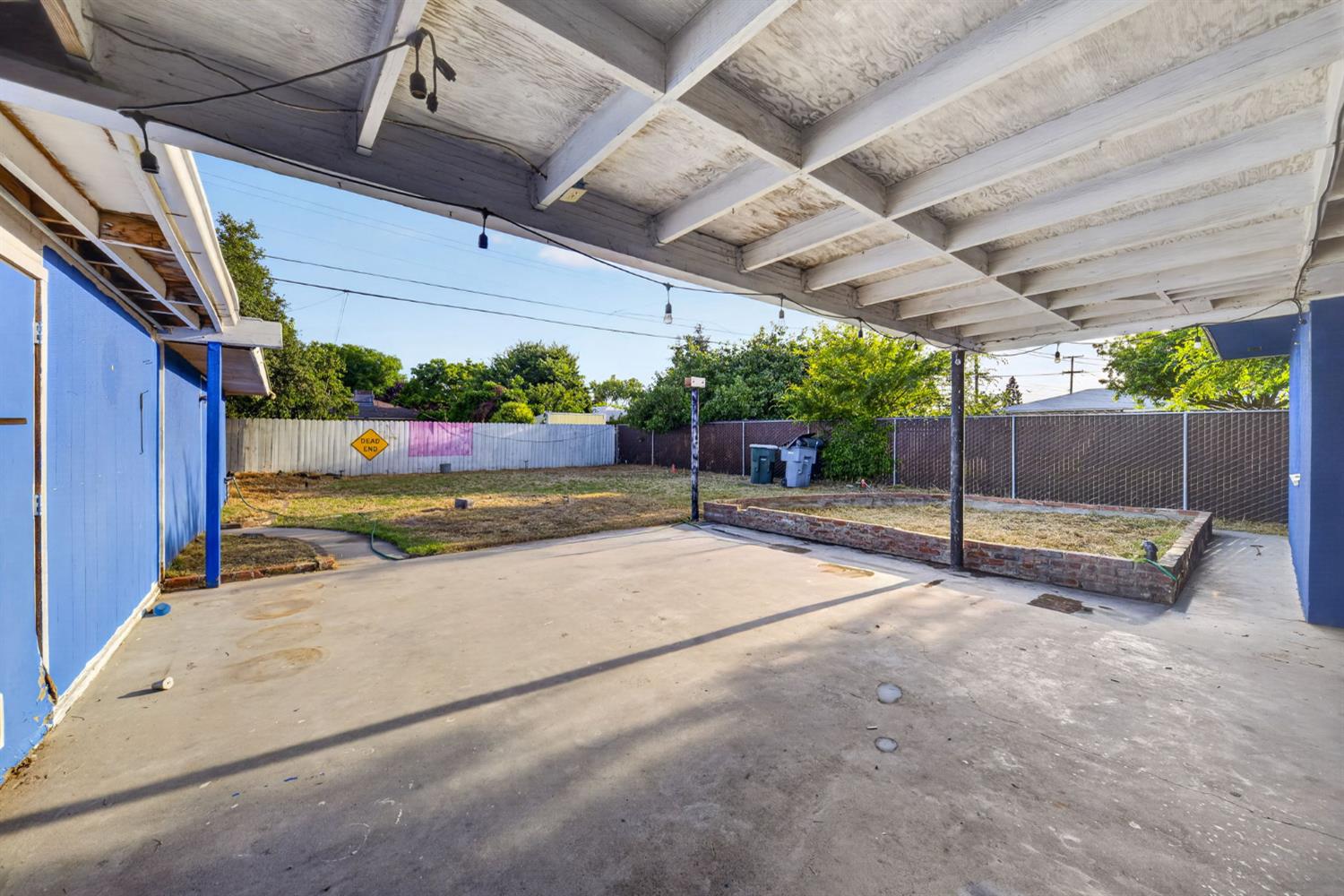 1025 W Fedora Ave, Fresno, CA 93705