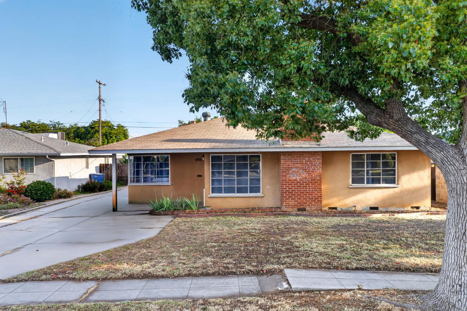 1025 W Fedora Ave, Fresno, CA 93705