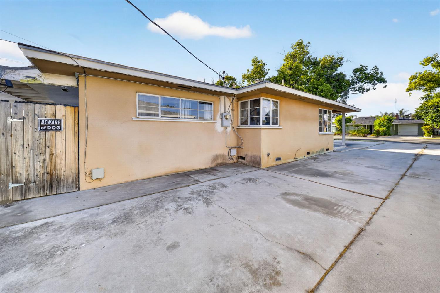 1025 W Fedora Ave, Fresno, CA 93705