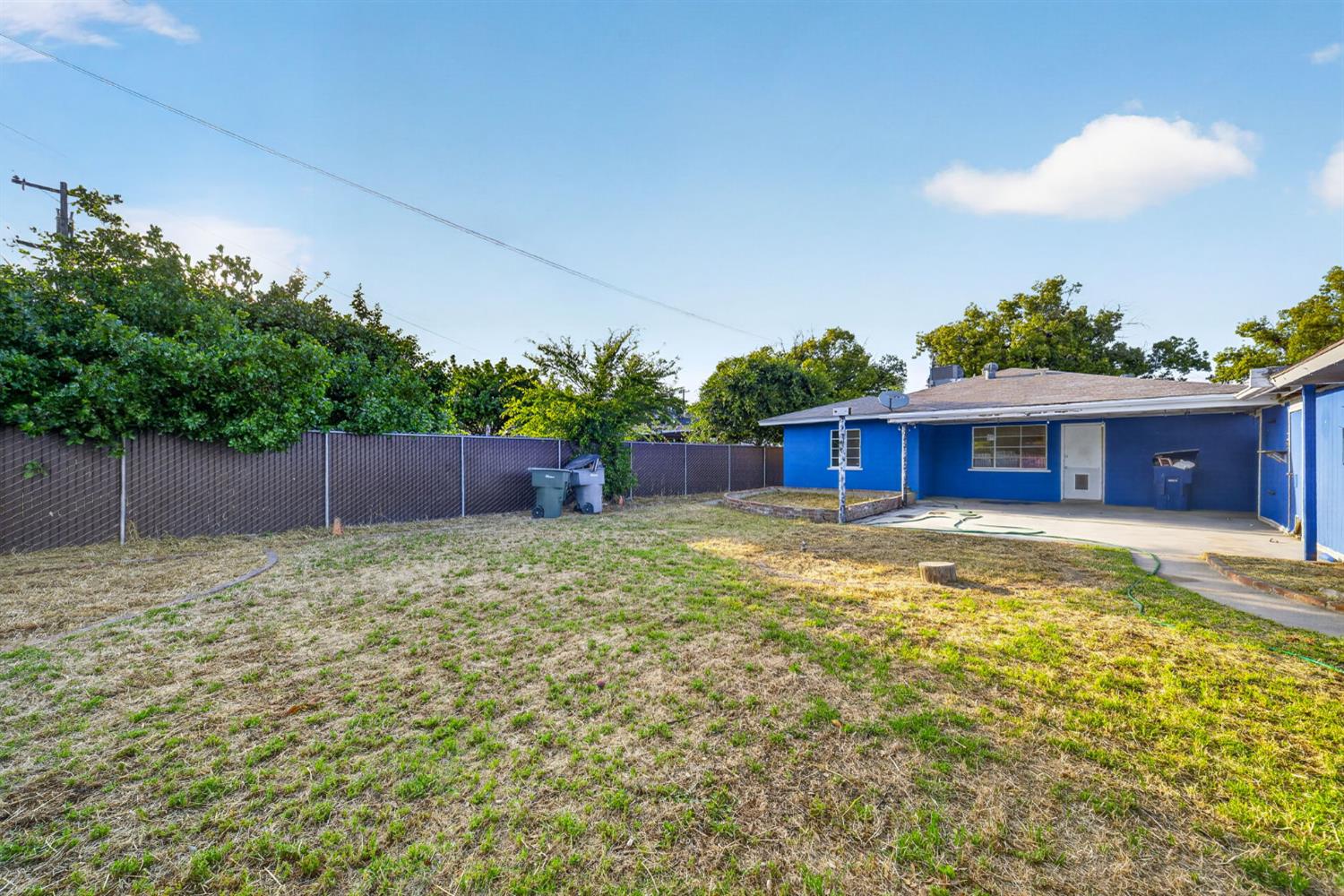 1025 W Fedora Ave, Fresno, CA 93705
