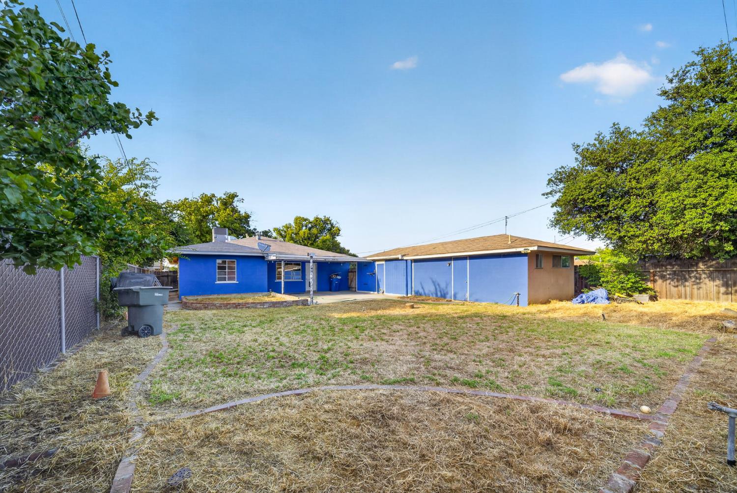 1025 W Fedora Ave, Fresno, CA 93705