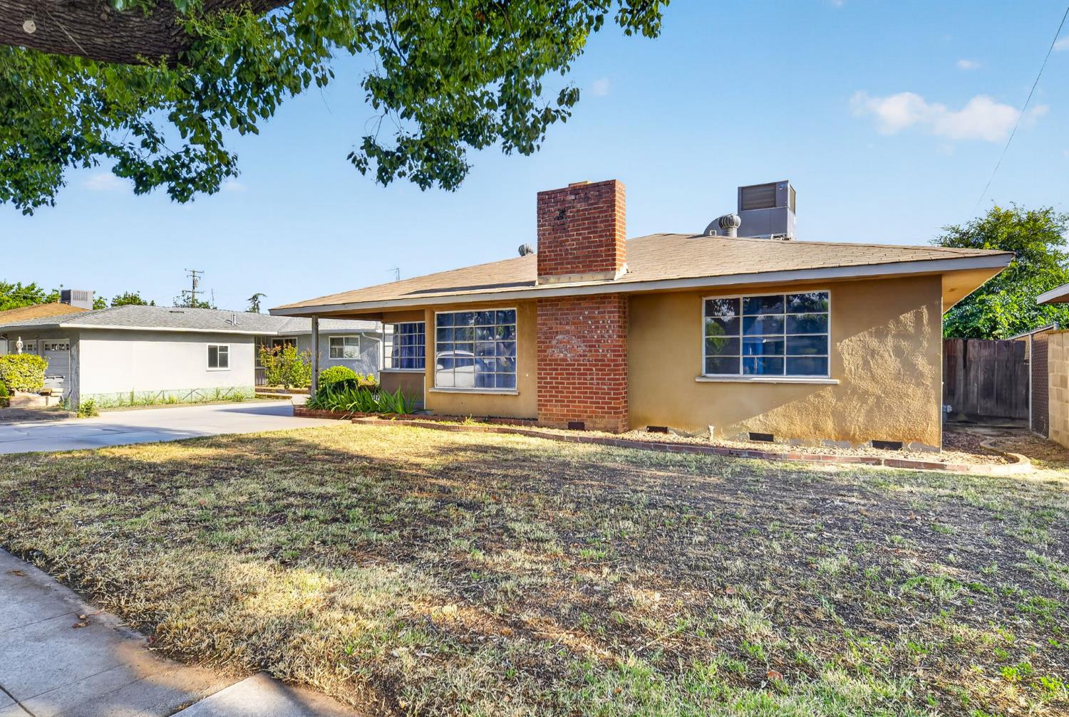 1025 W Fedora Ave, Fresno, CA 93705
