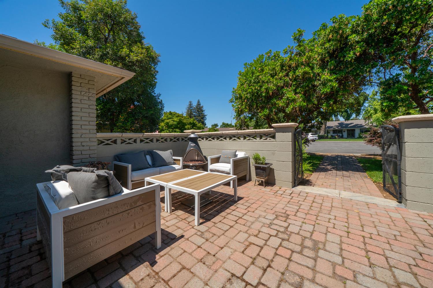 1745 W San Madele Ave, Fresno, CA 93711