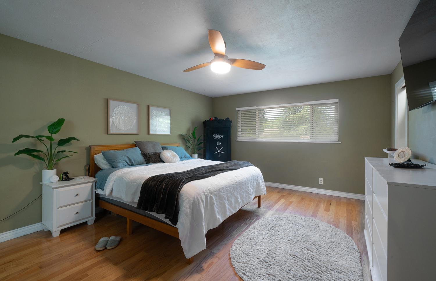 1745 W San Madele Ave, Fresno, CA 93711