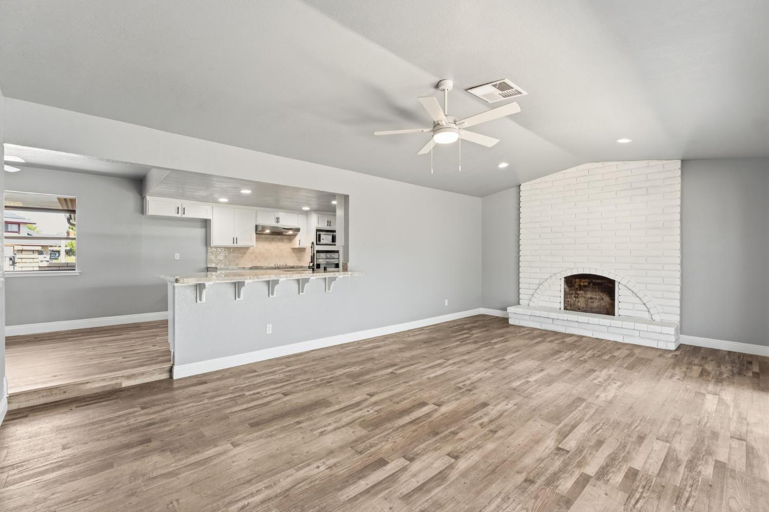 343 N Orangewood Ave, Fresno, CA 93727
