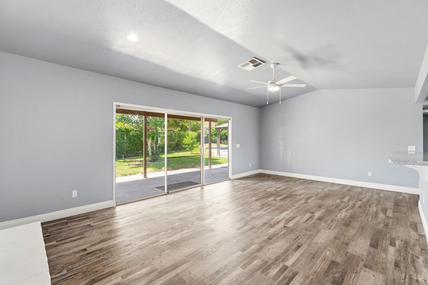 343 N Orangewood Ave, Fresno, CA 93727