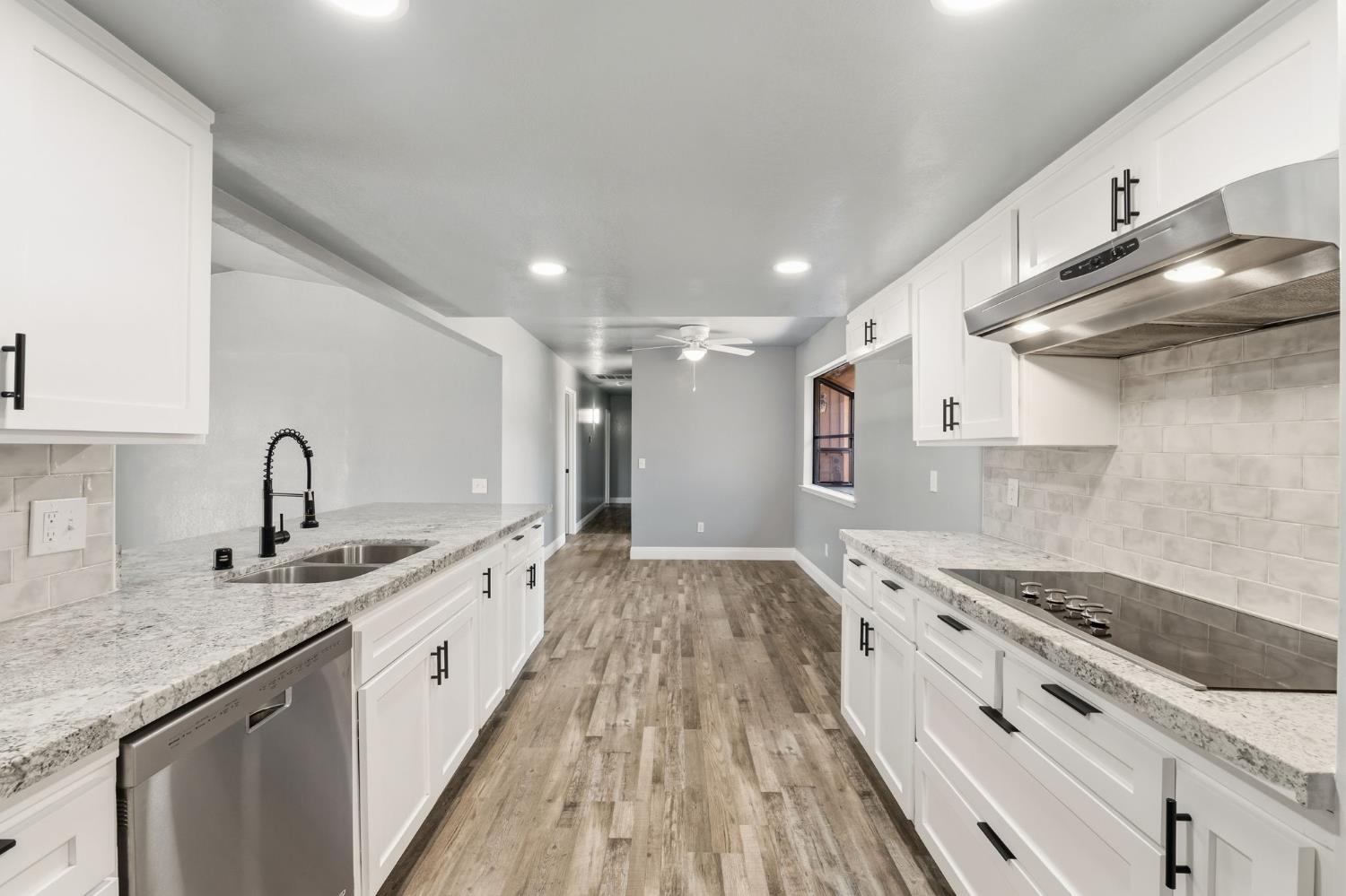 343 N Orangewood Ave, Fresno, CA 93727
