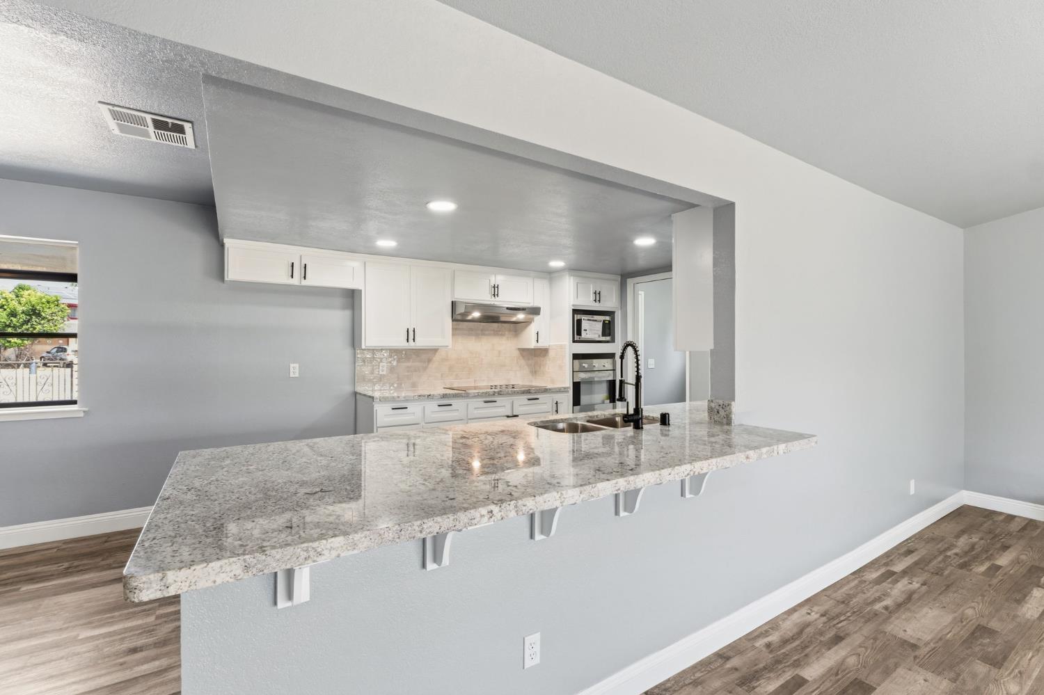 343 N Orangewood Ave, Fresno, CA 93727