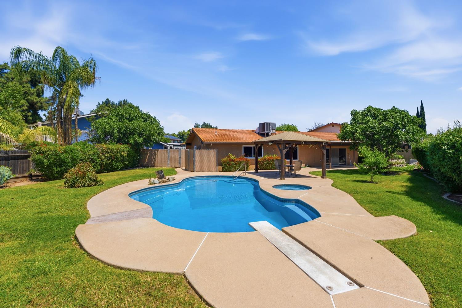 343 N Orangewood Ave, Fresno, CA 93727