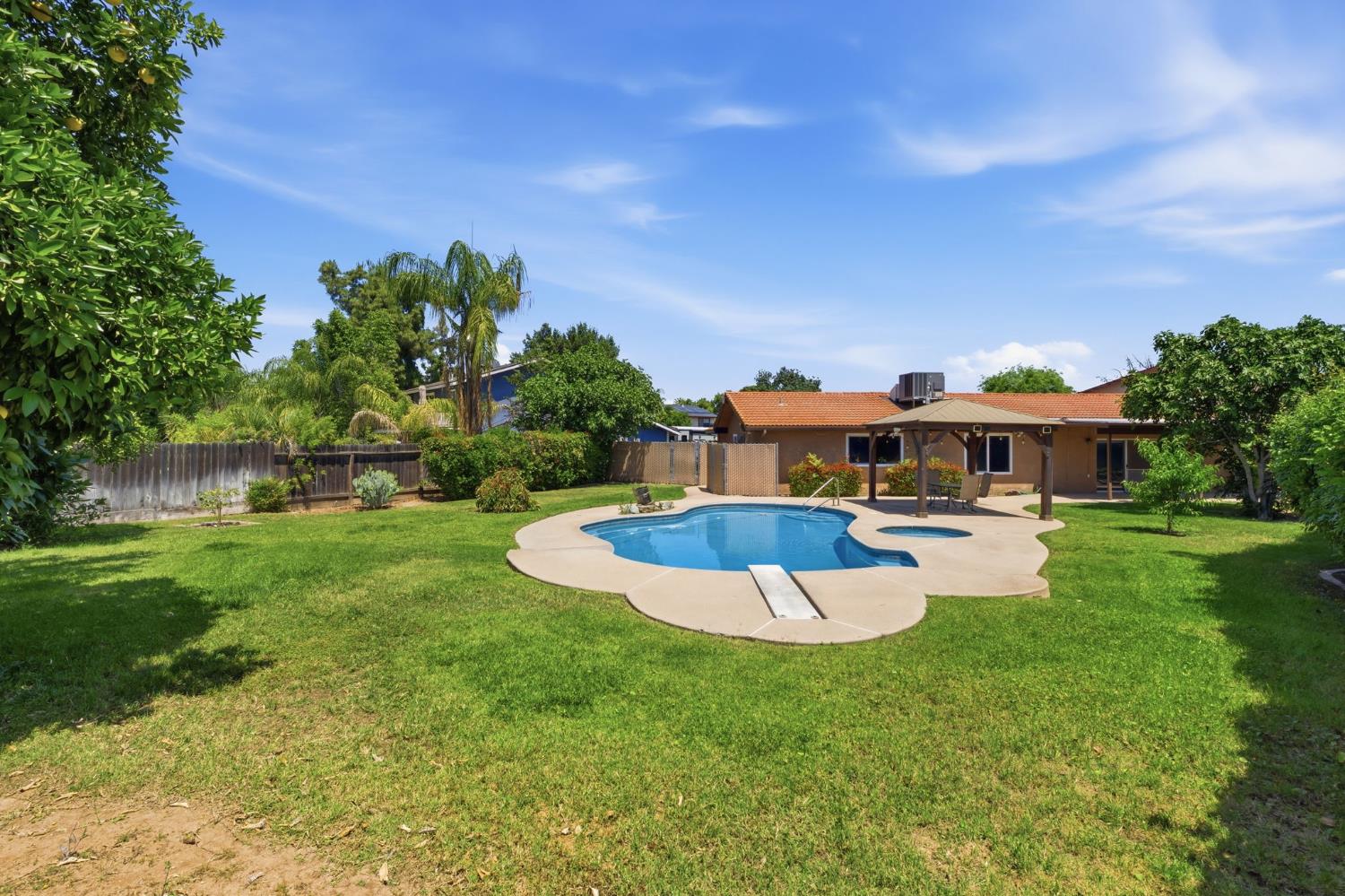 343 N Orangewood Ave, Fresno, CA 93727