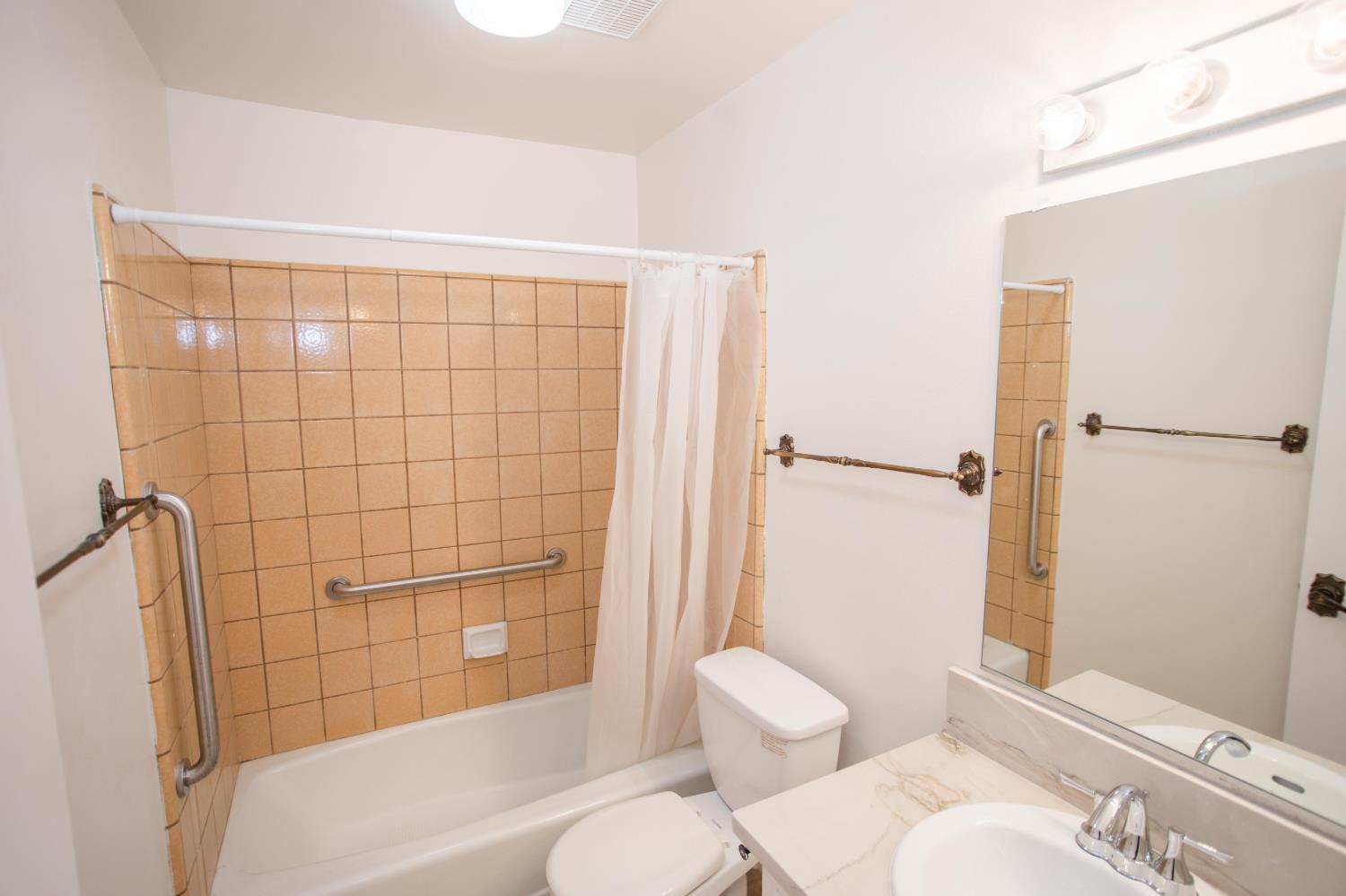 5728 N Monte Ave #1, Fresno, CA 93711