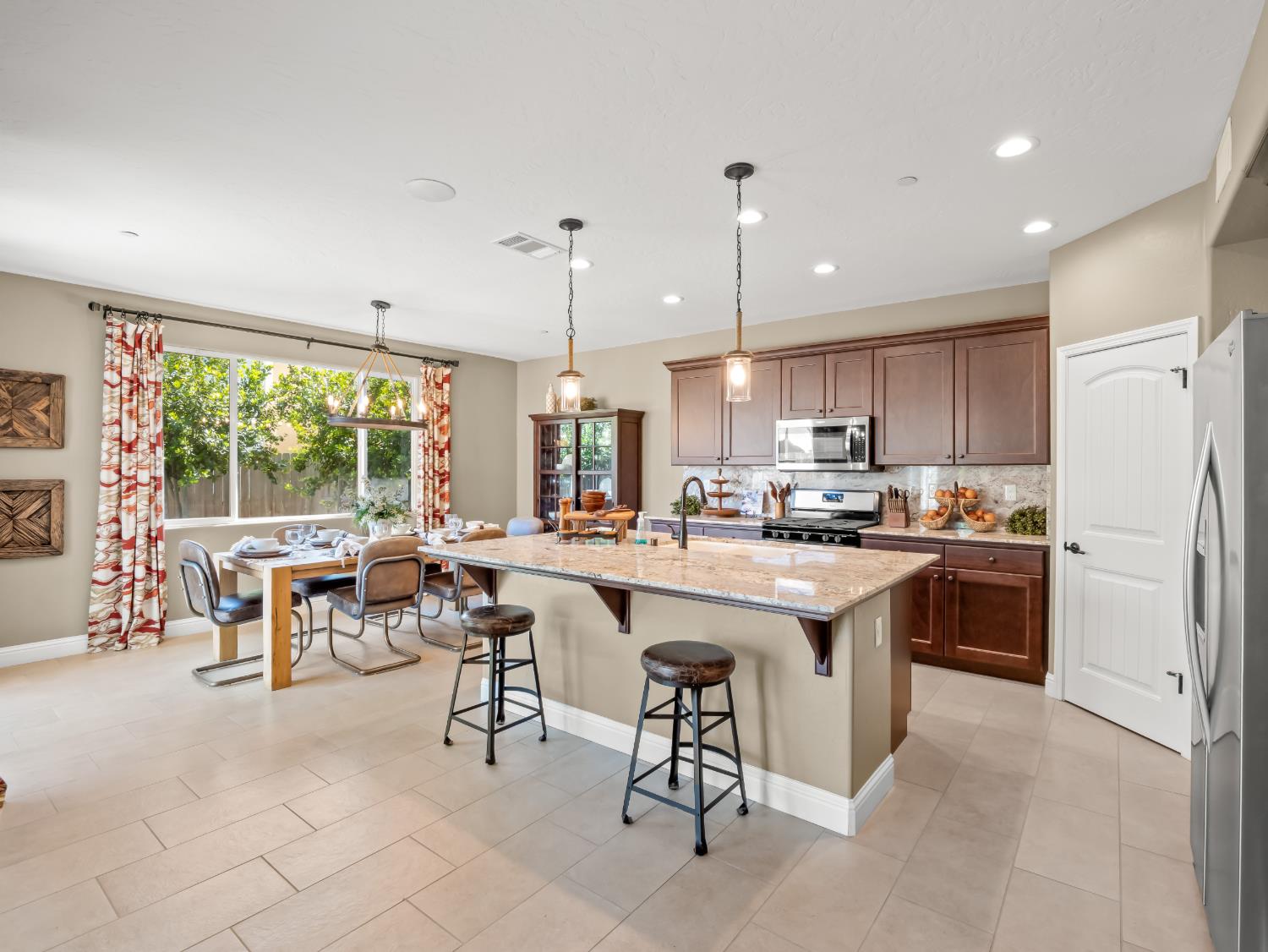 6421 W Indianapolis Ave, Fresno, CA 93723