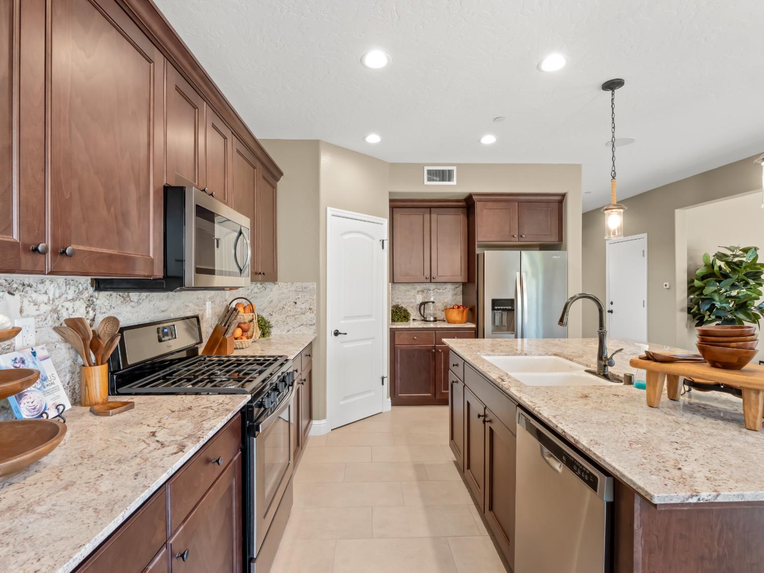 6421 W Indianapolis Ave, Fresno, CA 93723