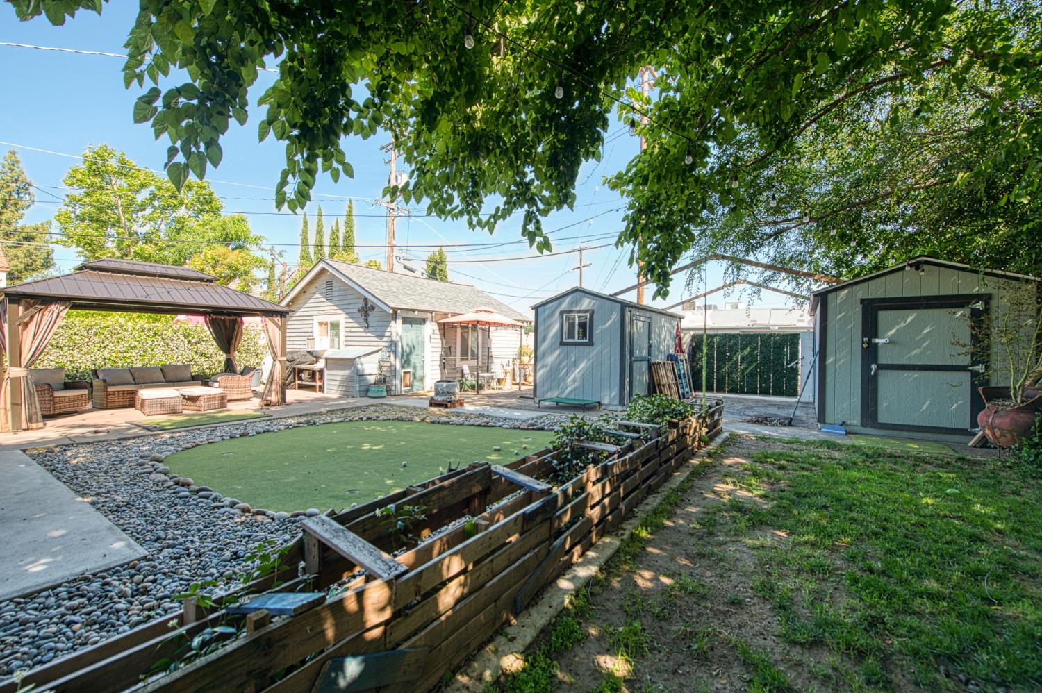 325 E Simpson Ave, Fresno, CA 93704