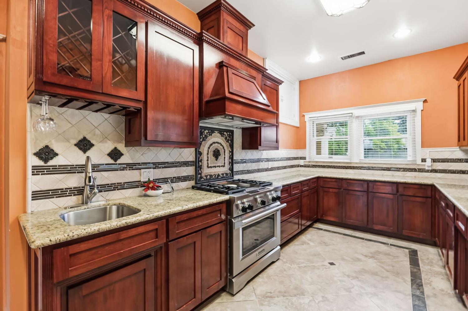 807 N Van Ness Ave, Fresno, CA 93728