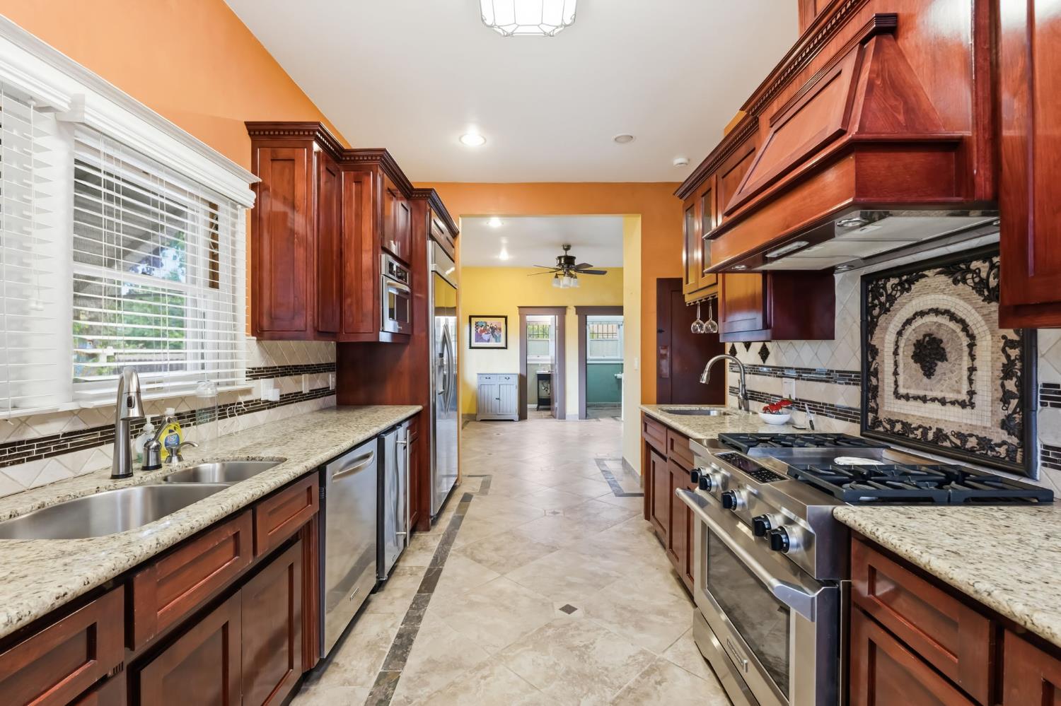 807 N Van Ness Ave, Fresno, CA 93728