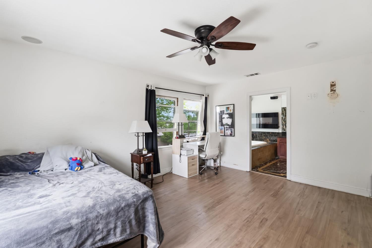807 N Van Ness Ave, Fresno, CA 93728