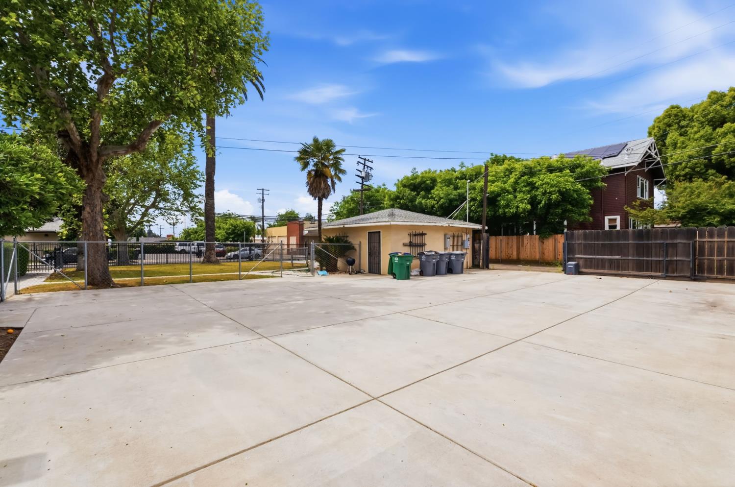 807 N Van Ness Ave, Fresno, CA 93728