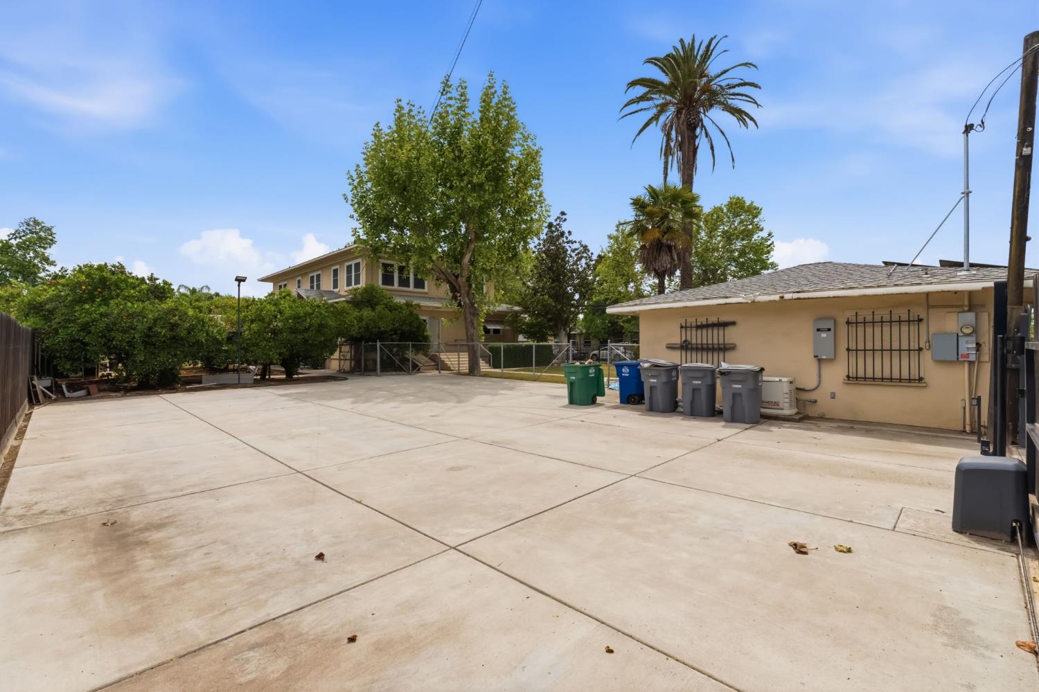 807 N Van Ness Ave, Fresno, CA 93728