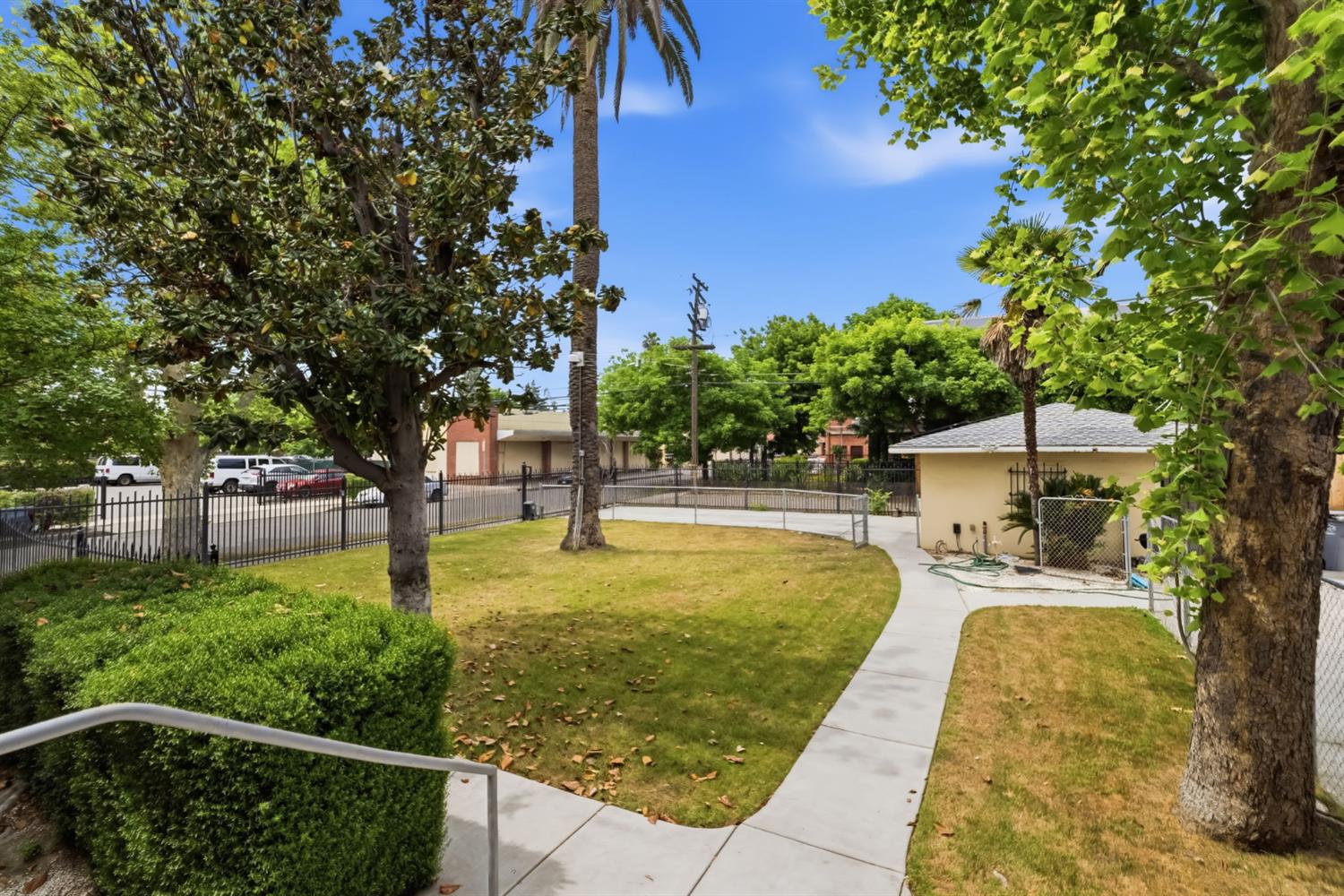 807 N Van Ness Ave, Fresno, CA 93728
