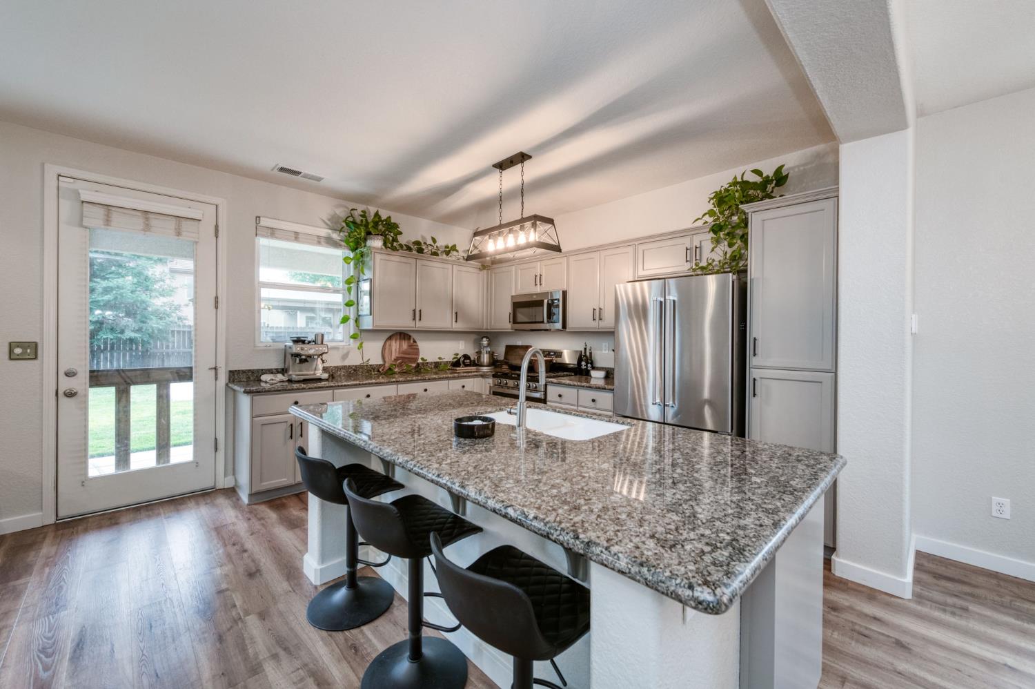 7371 E Fedora Ave, Fresno, CA 93737