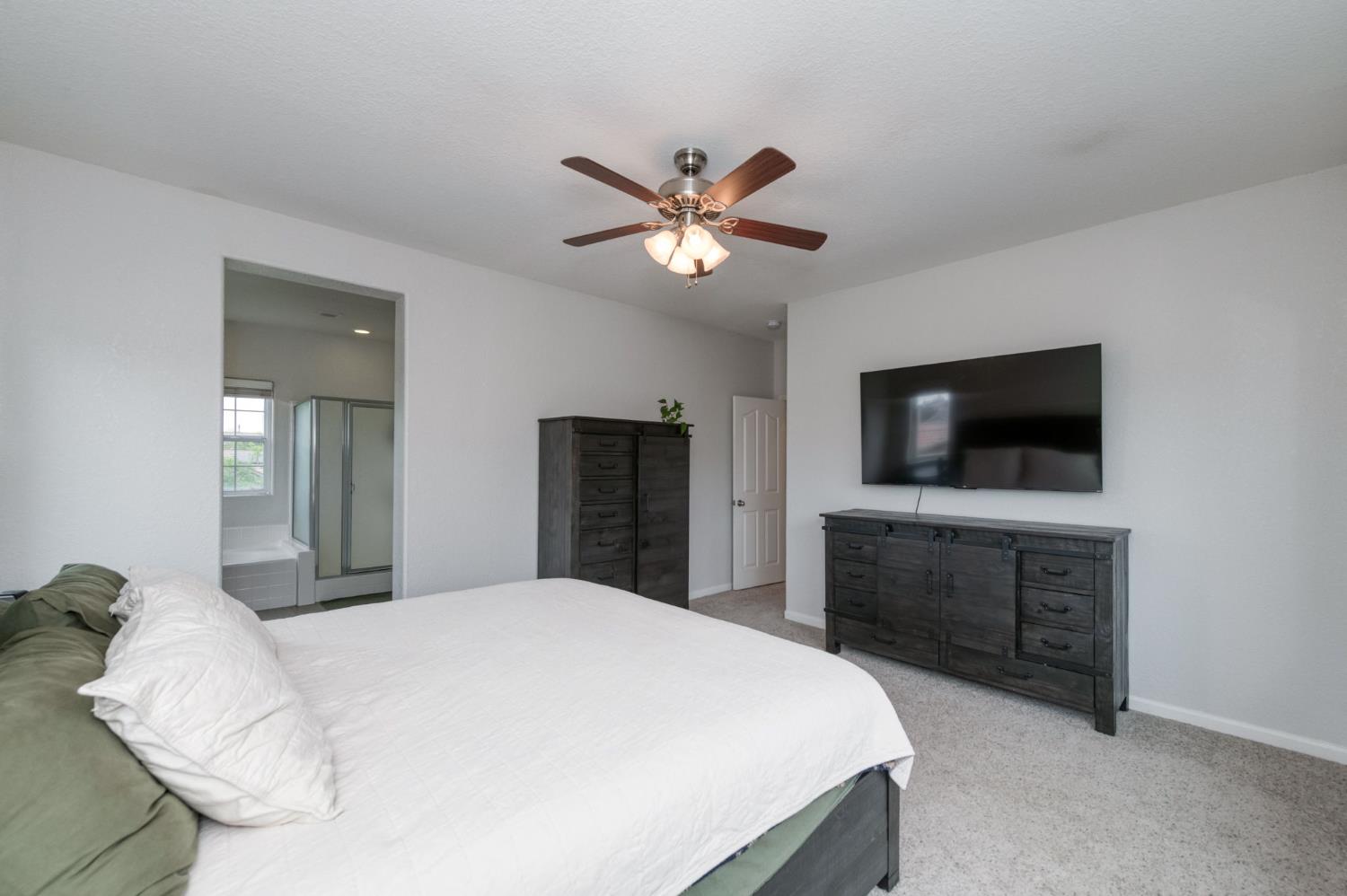 7371 E Fedora Ave, Fresno, CA 93737