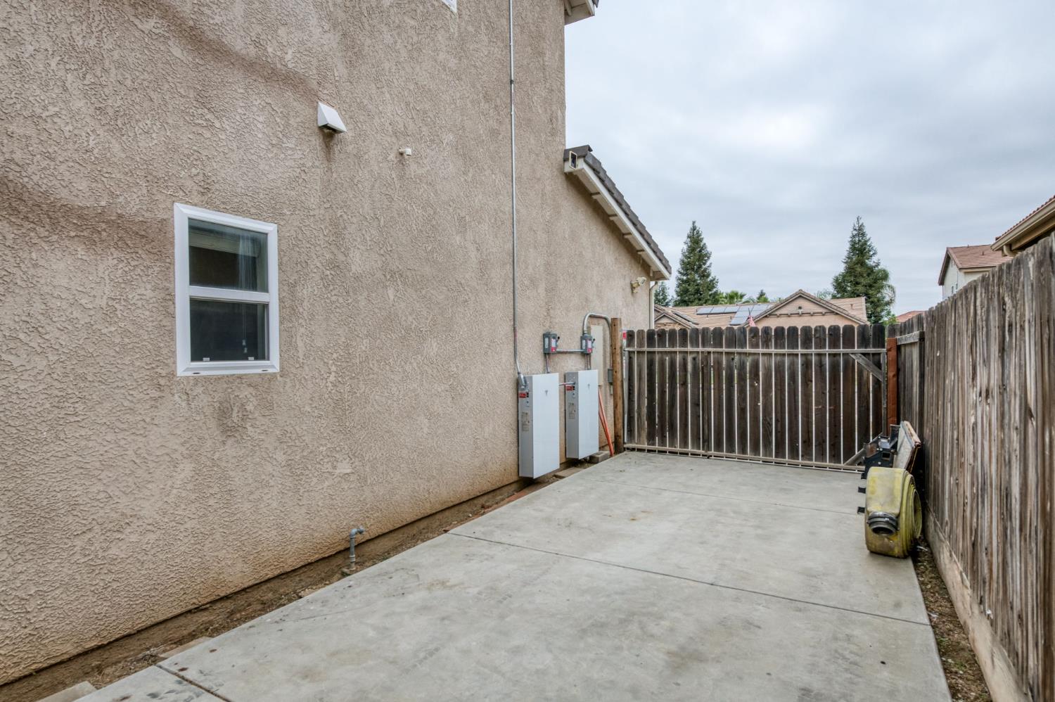 7371 E Fedora Ave, Fresno, CA 93737