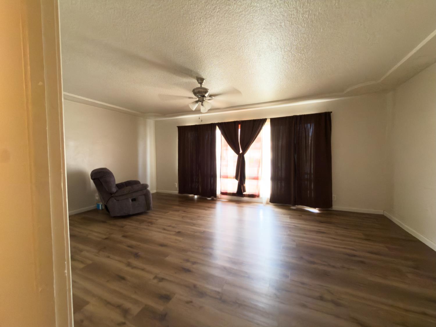 34 E McKinley Ave, Fresno, CA 93728