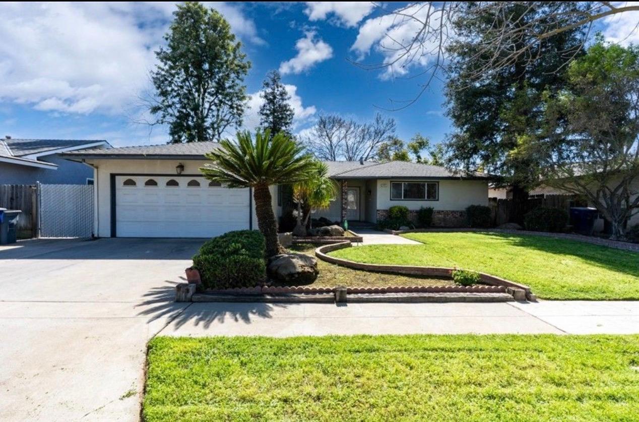 2265 E Herndon Ave, Fresno, CA 93720