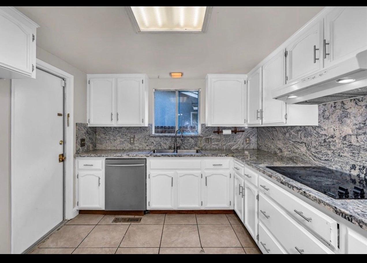 2265 E Herndon Ave, Fresno, CA 93720