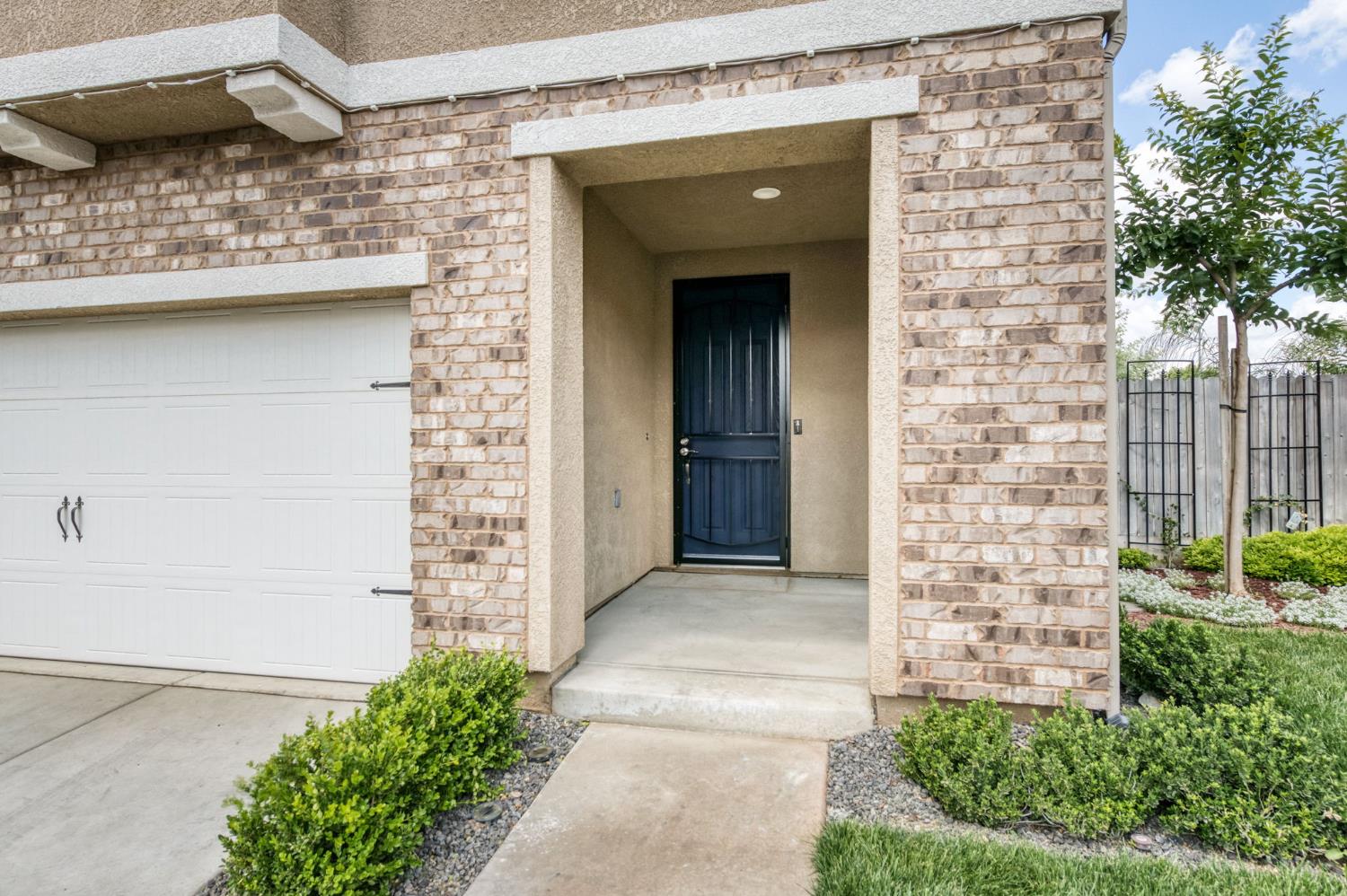 5402 W Santa Barbara, Fresno, CA 93722
