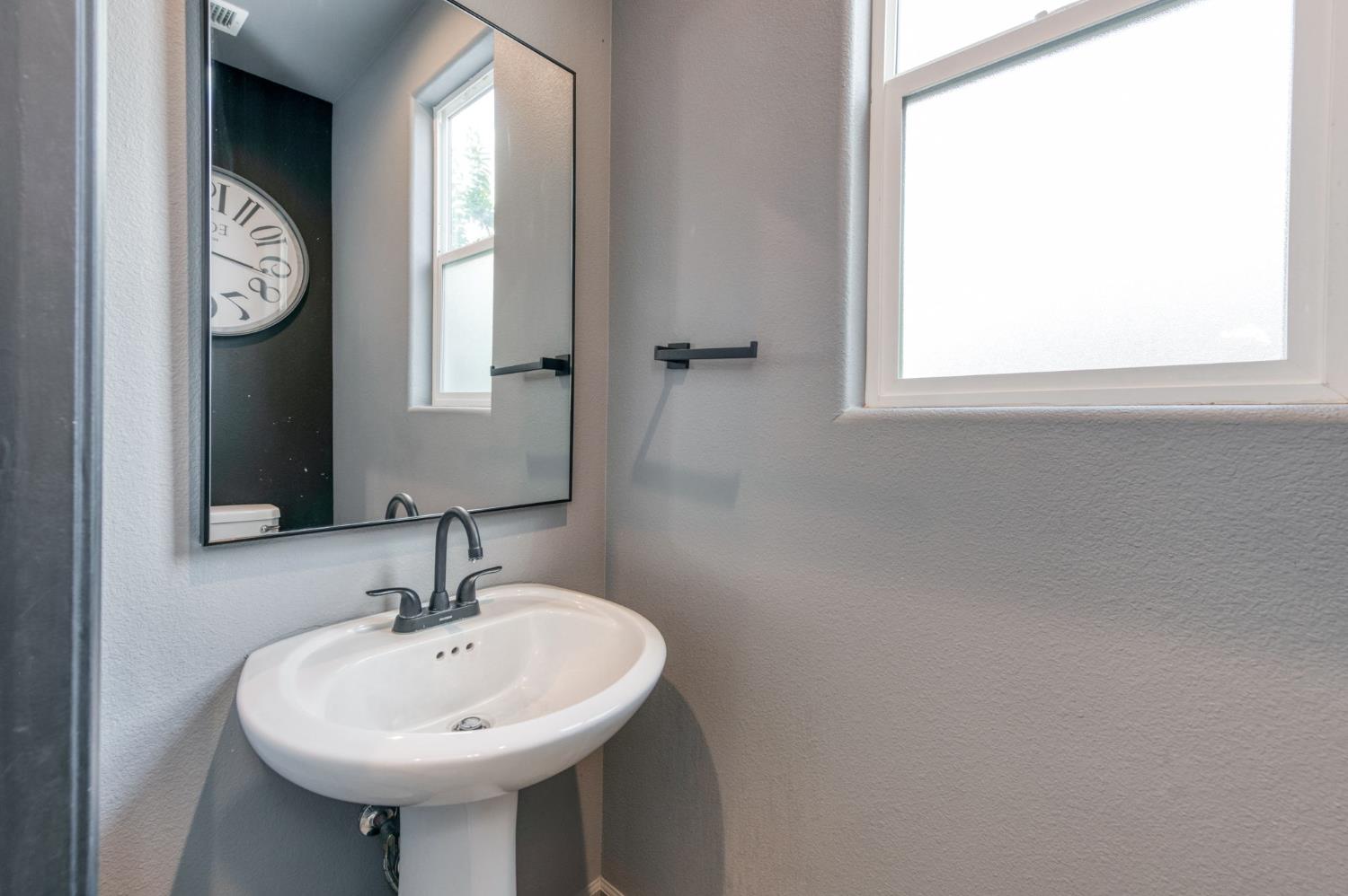 5402 W Santa Barbara, Fresno, CA 93722