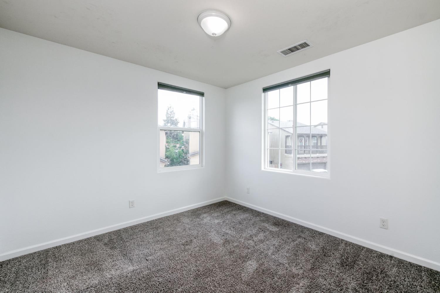5402 W Santa Barbara, Fresno, CA 93722