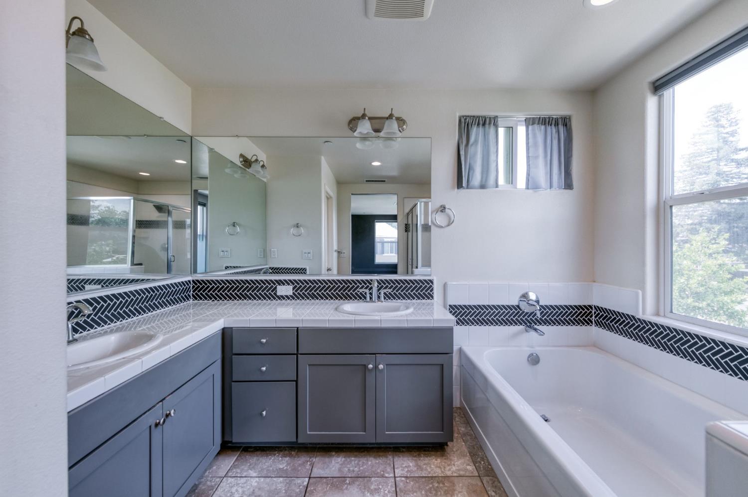 5402 W Santa Barbara, Fresno, CA 93722