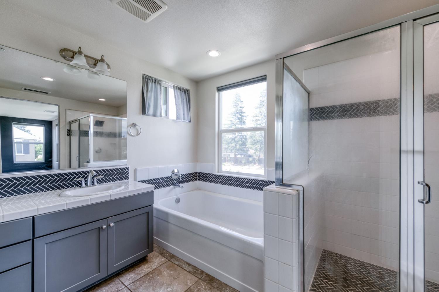 5402 W Santa Barbara, Fresno, CA 93722