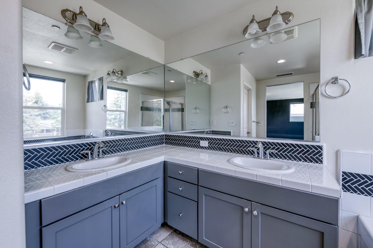5402 W Santa Barbara, Fresno, CA 93722