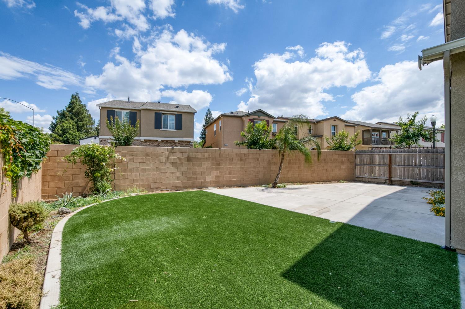 5402 W Santa Barbara, Fresno, CA 93722