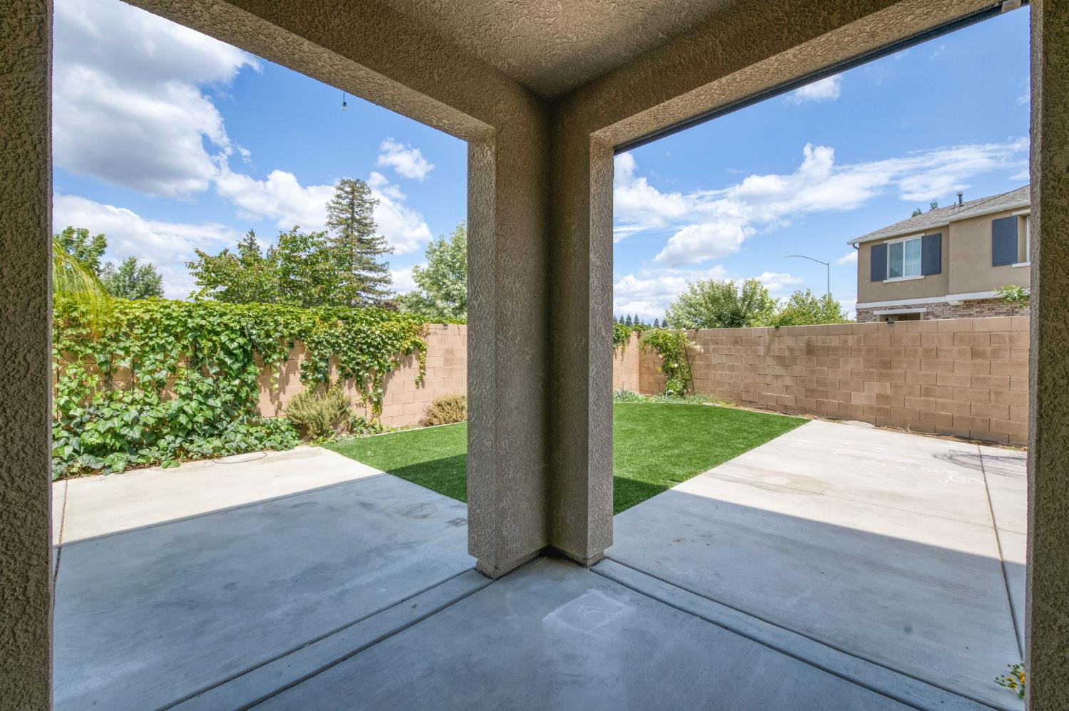 5402 W Santa Barbara, Fresno, CA 93722